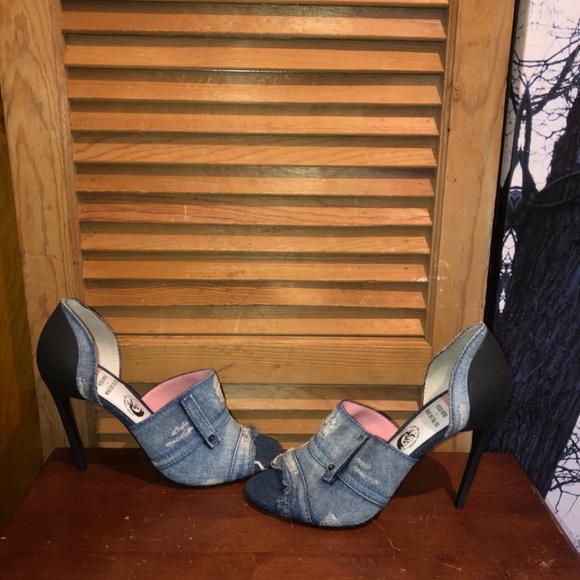 Diesel Distressed Designed Heels - Picture 4 of 5